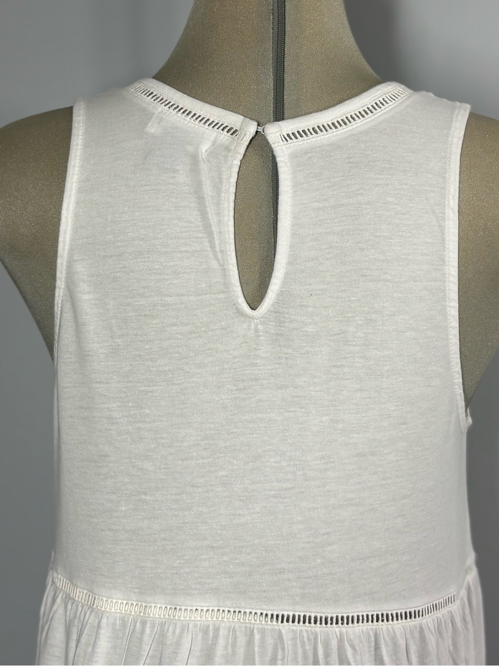 Old Navy White Tank Top with Eyelet Trim - Picture 6 of 11